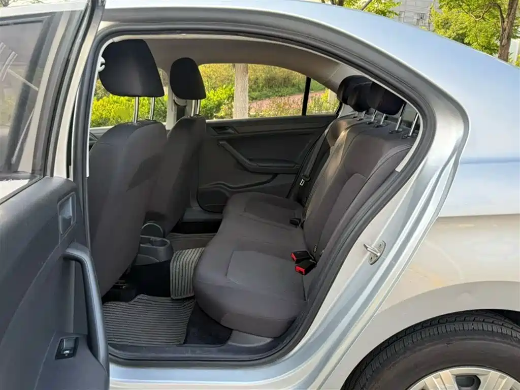 Volkswagen Jetta 2015 Value Edition 1.6L Manual Fashion фото 15