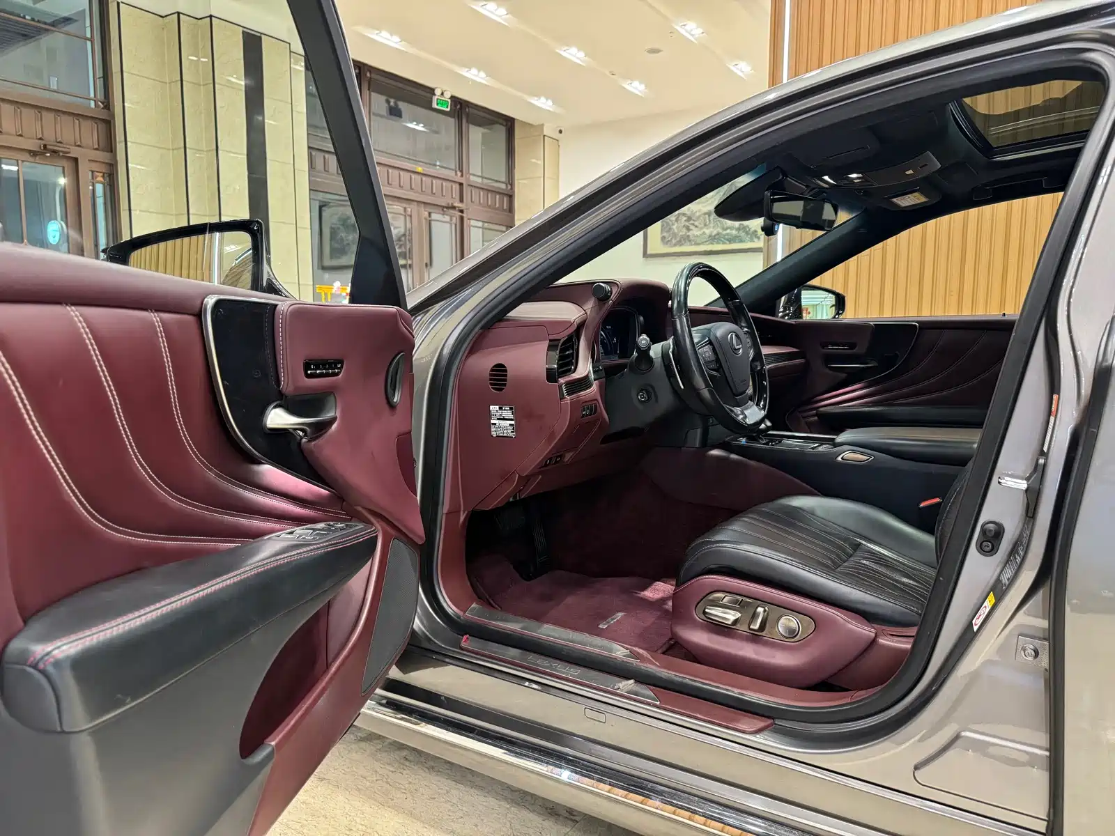 Фото 7 - Lexus LS