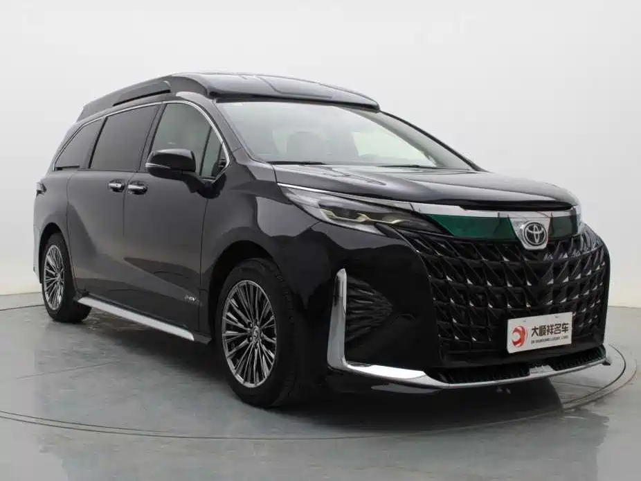 Toyota Granvia 2024 2.5L Hybrid Comfort фото 3