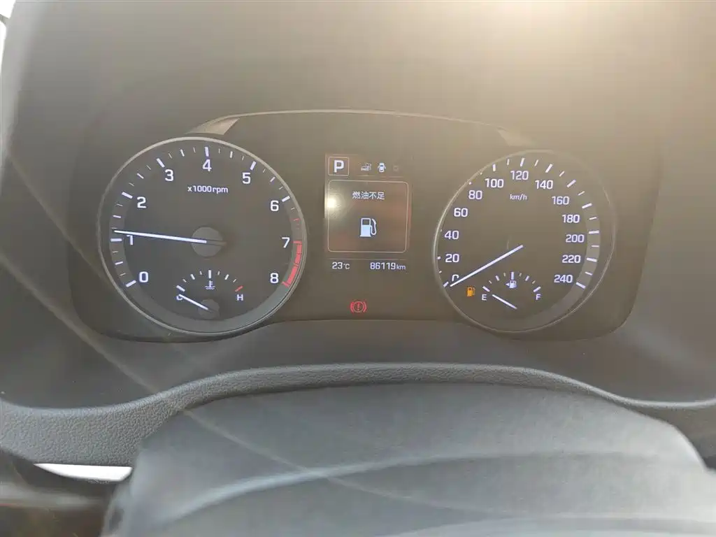 Hyundai Elantra 2016 Model 1.6L Automatic Smart Elite фото 9