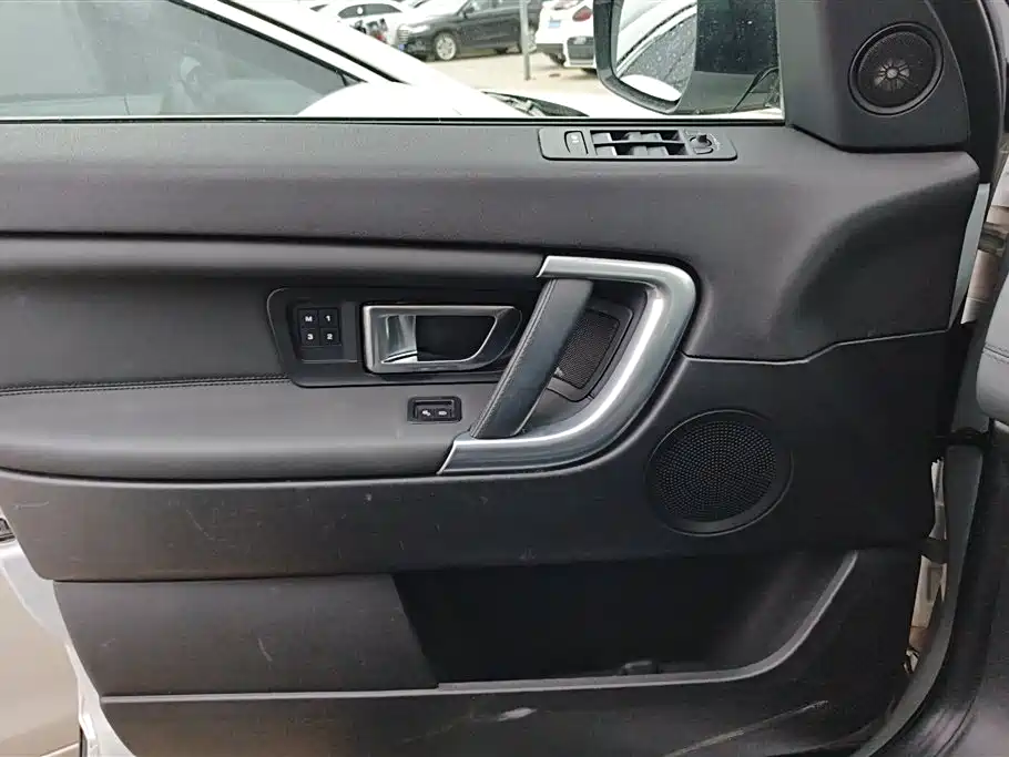 Land Rover Discovery Sport 2017 2.0T HSE фото 7