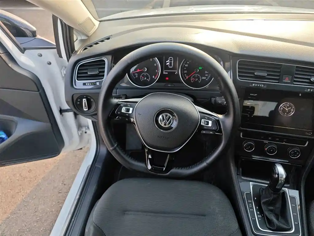 Volkswagen Golf 2018 230TSI Automatic Comfort фото 8