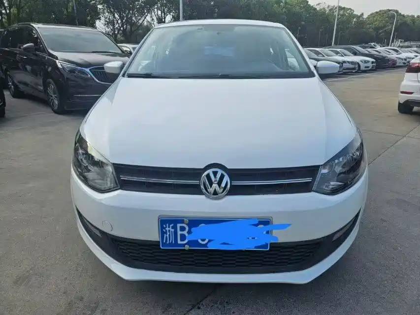 Volkswagen Polo 2011 1.4L Automatic Style Edition фото 2