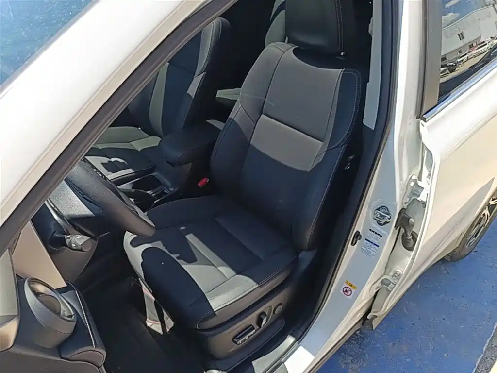 Toyota RAV4 Rongfang 2015 2.5L Automatic 4WD Elite Edition фото 11