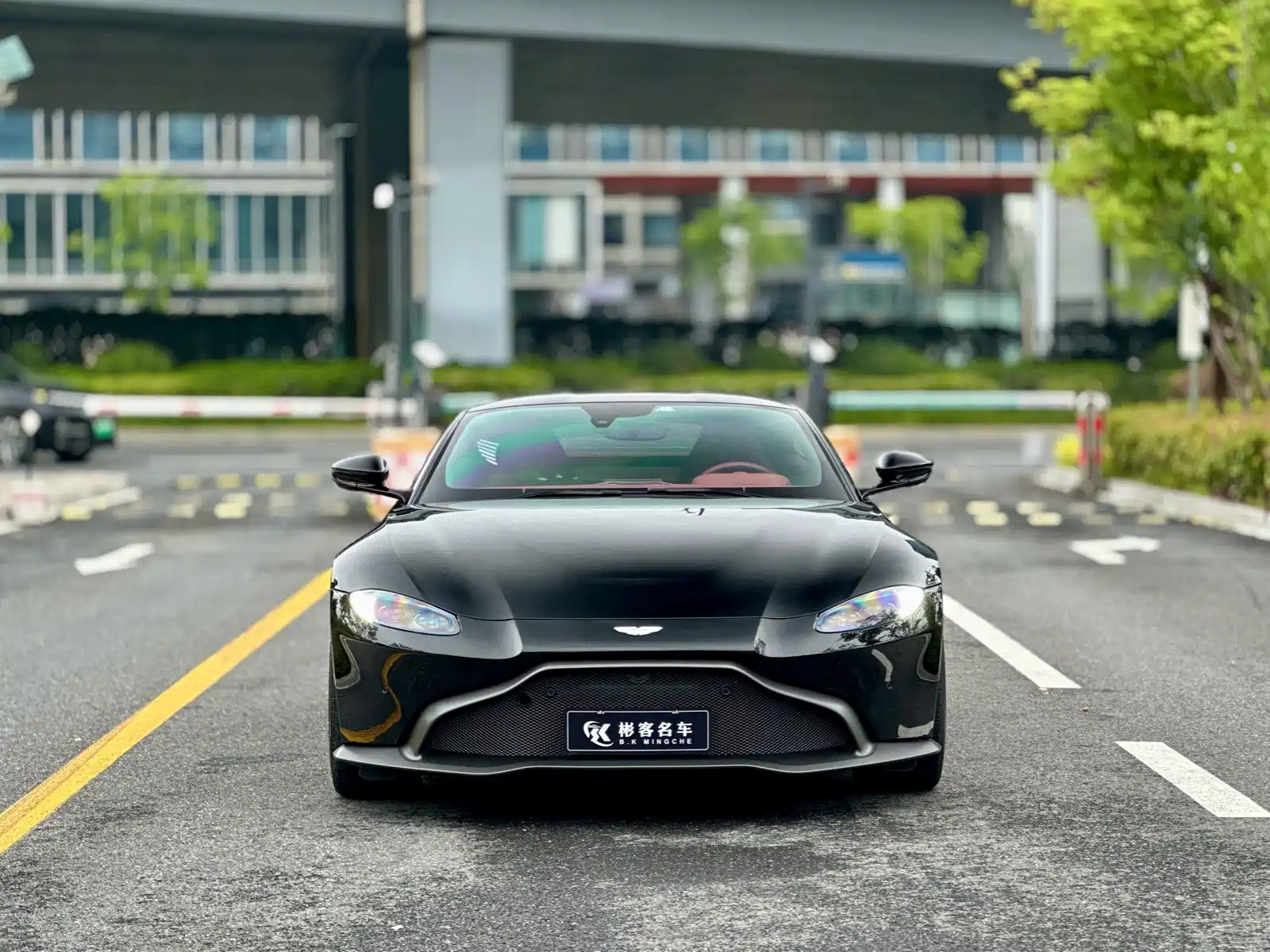 Фото 2 - Aston Martin Vantage