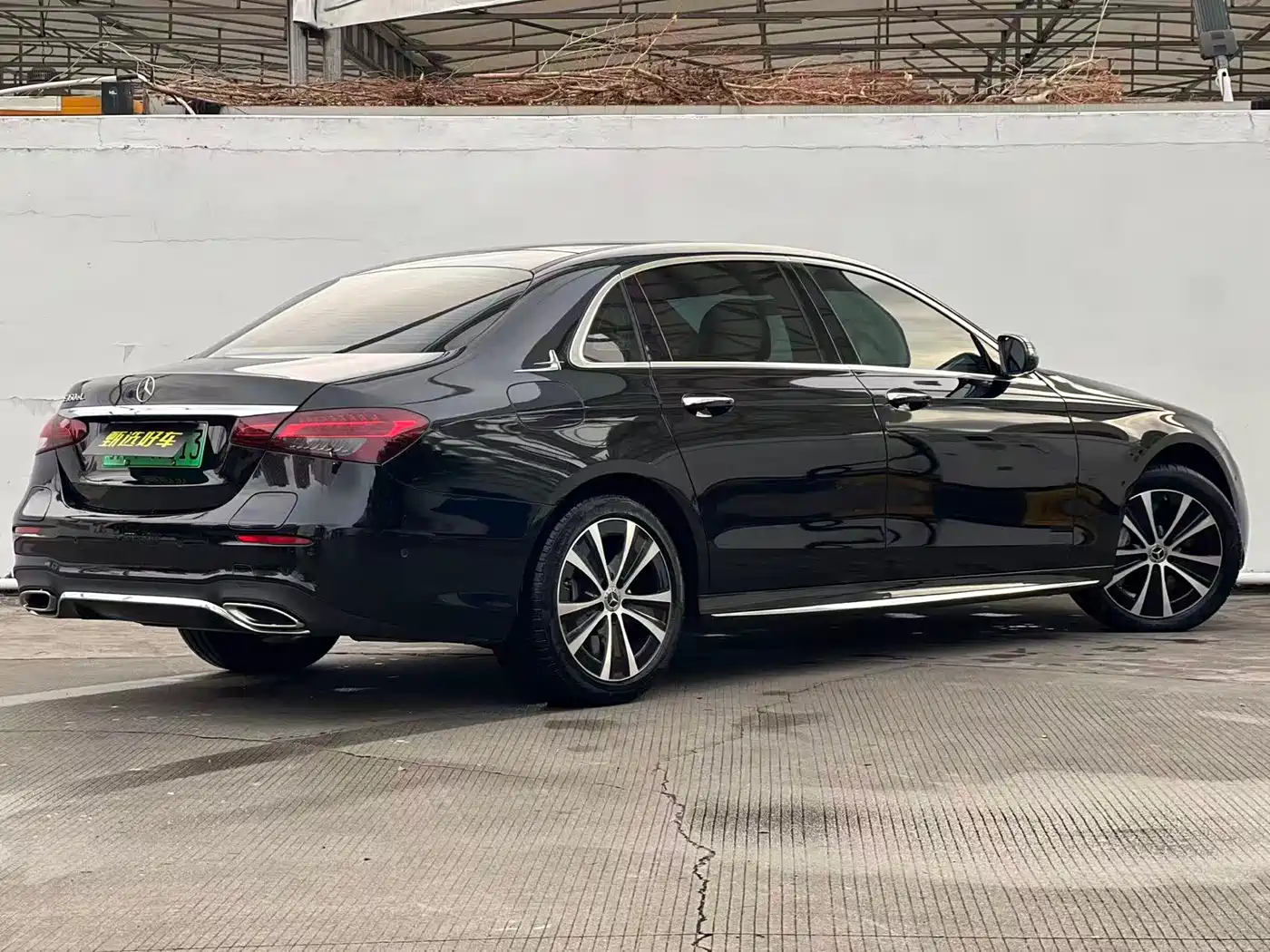 Mercedes-Benz E-Class New Energy 2022 E 350 e L Plug-in Hybrid Sports Sedan фото 8