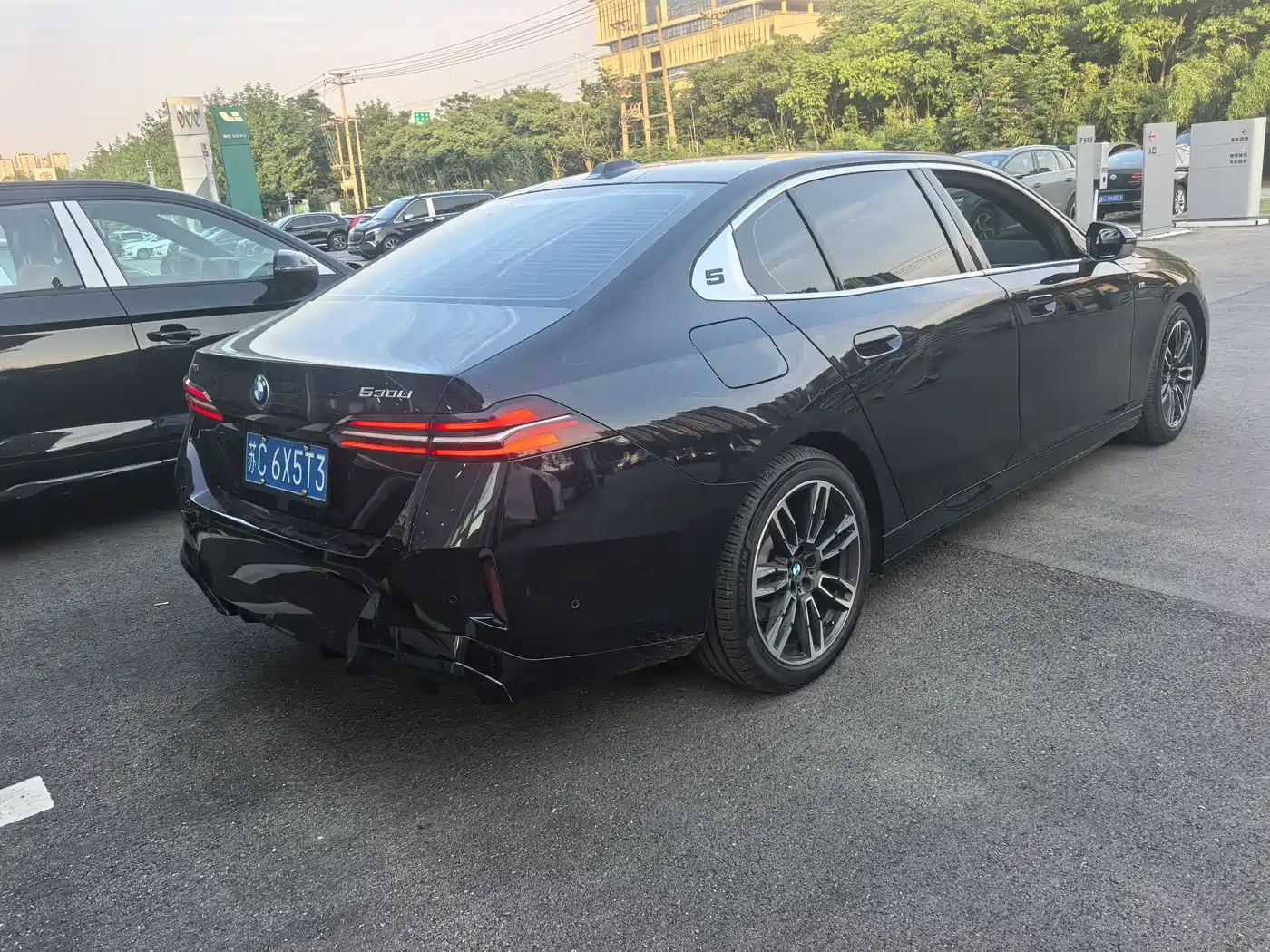 BMW 5 Series 2024 530Li Leading M Sport Package фото 4