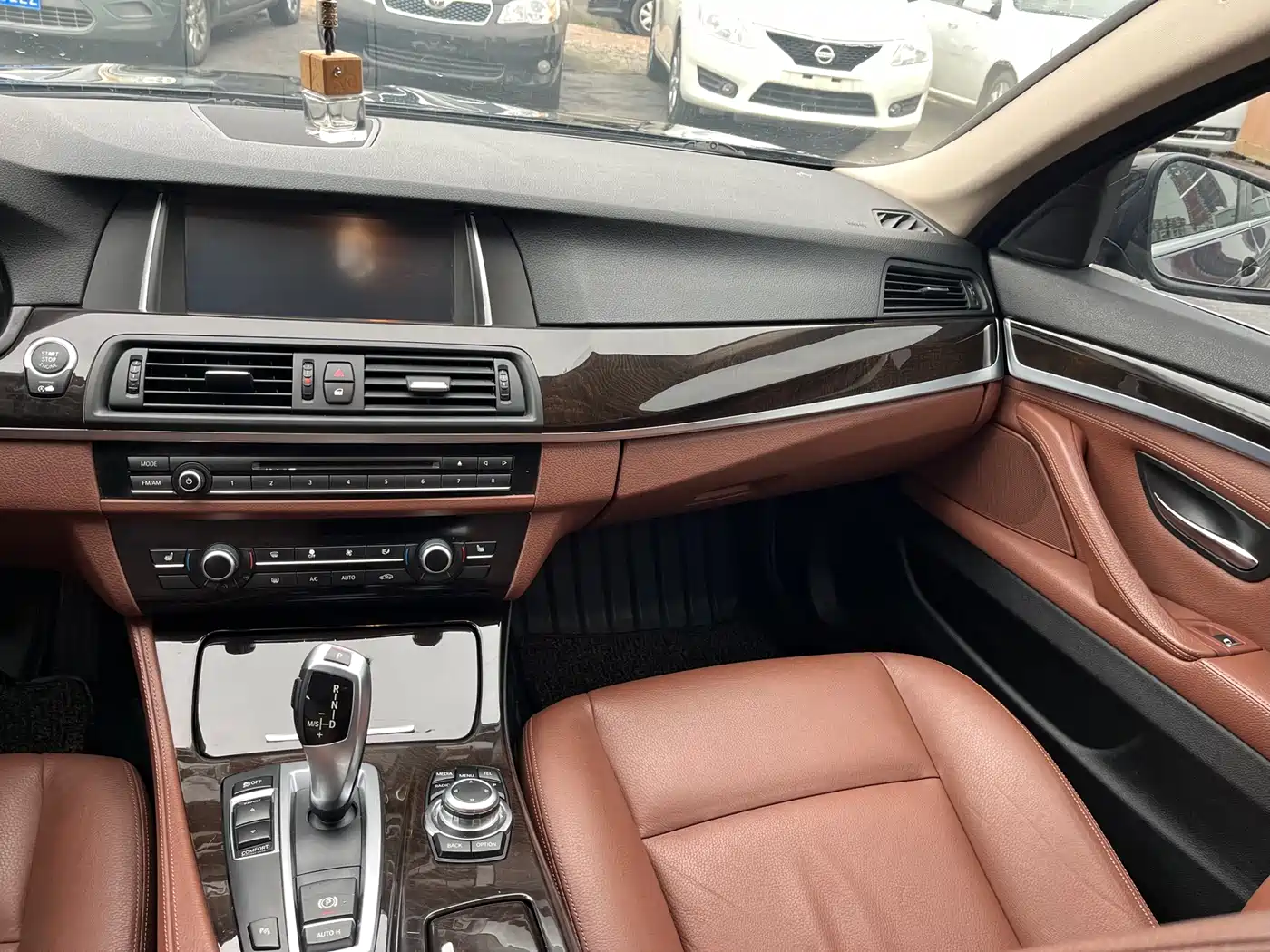 BMW 5 Series 2014 525Li Leading фото 12