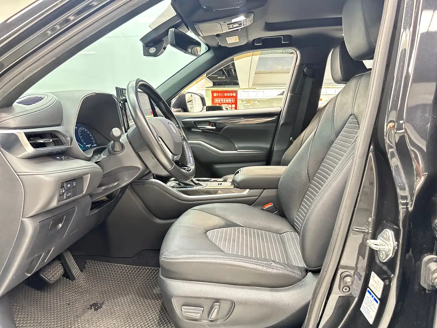 Toyota Crown Kluger 2021 2.5L HEV 4WD Premium фото 23