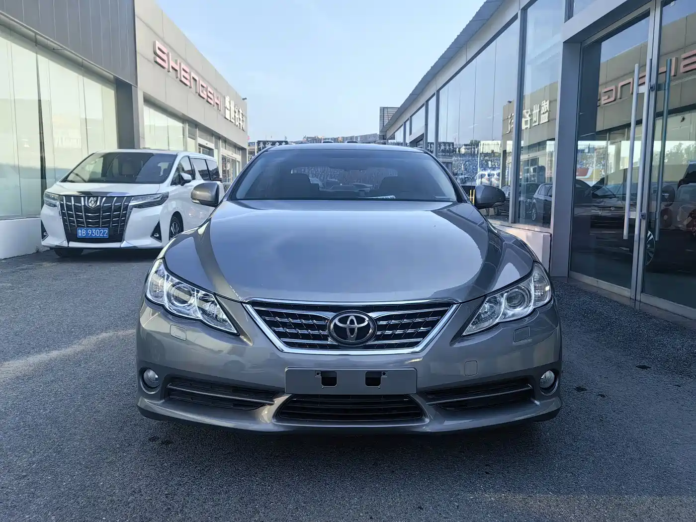 Photo 2 - Toyota Reiz