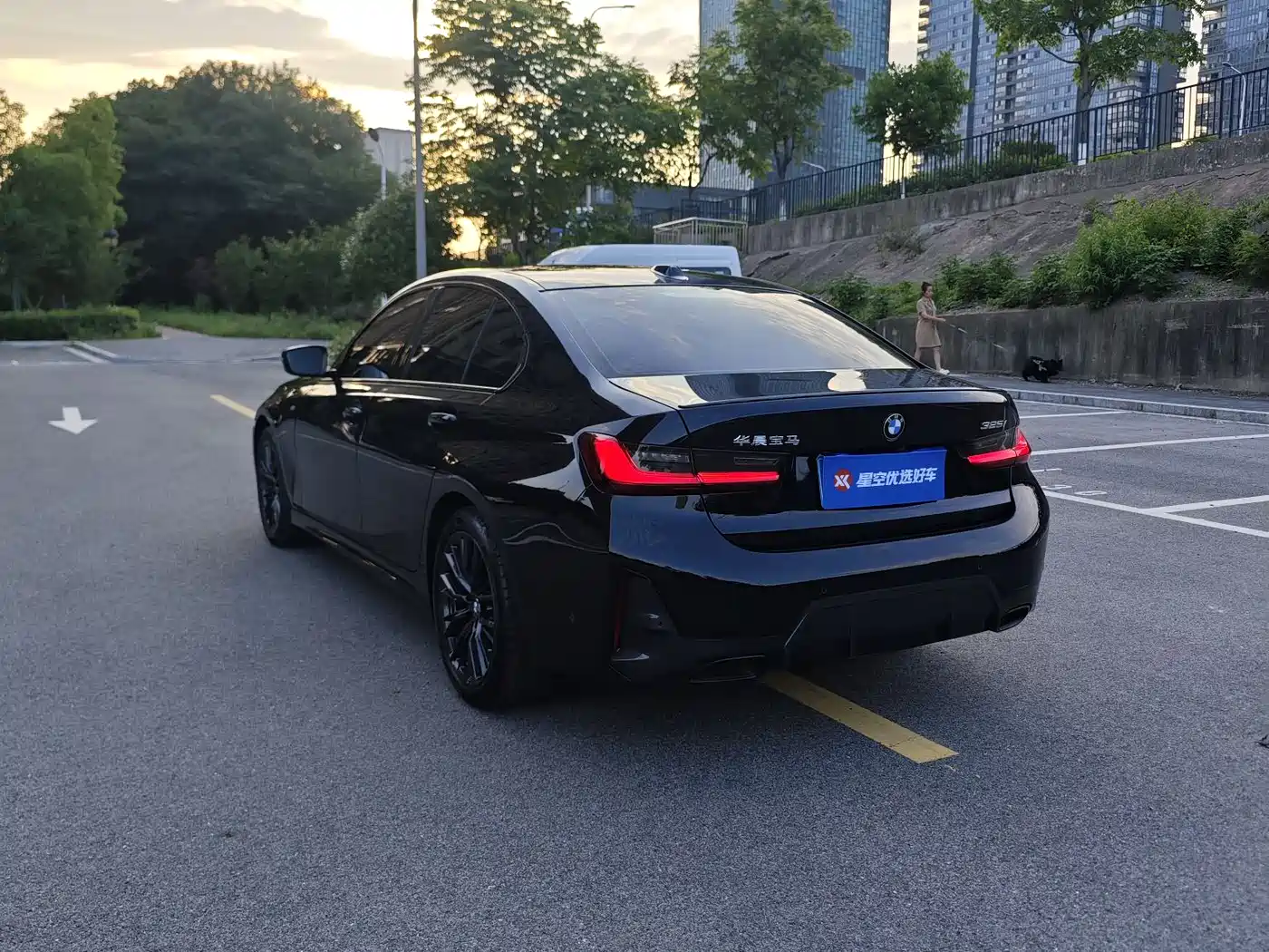 BMW 3 Series 2023 325i M Sport Black Night Package фото 21
