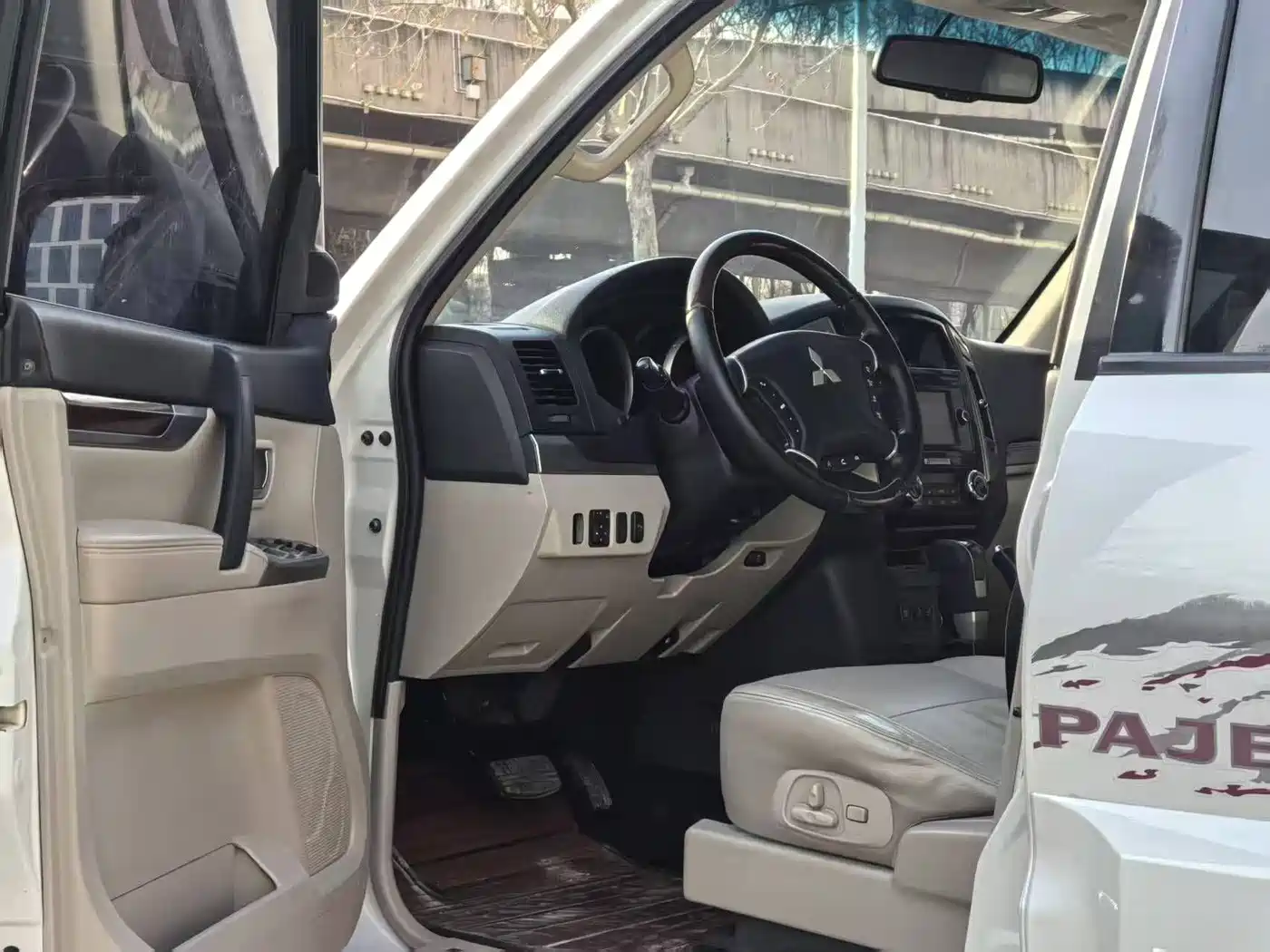 Mitsubishi Pajero (Import) 2018 3.0L Automatic Premium Edition фото 4