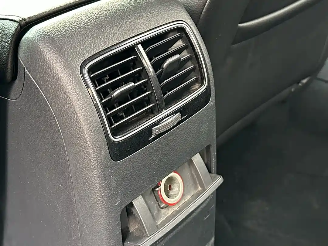 Volkswagen Sagitar 2018 1.6L Automatic Comfort фото 12