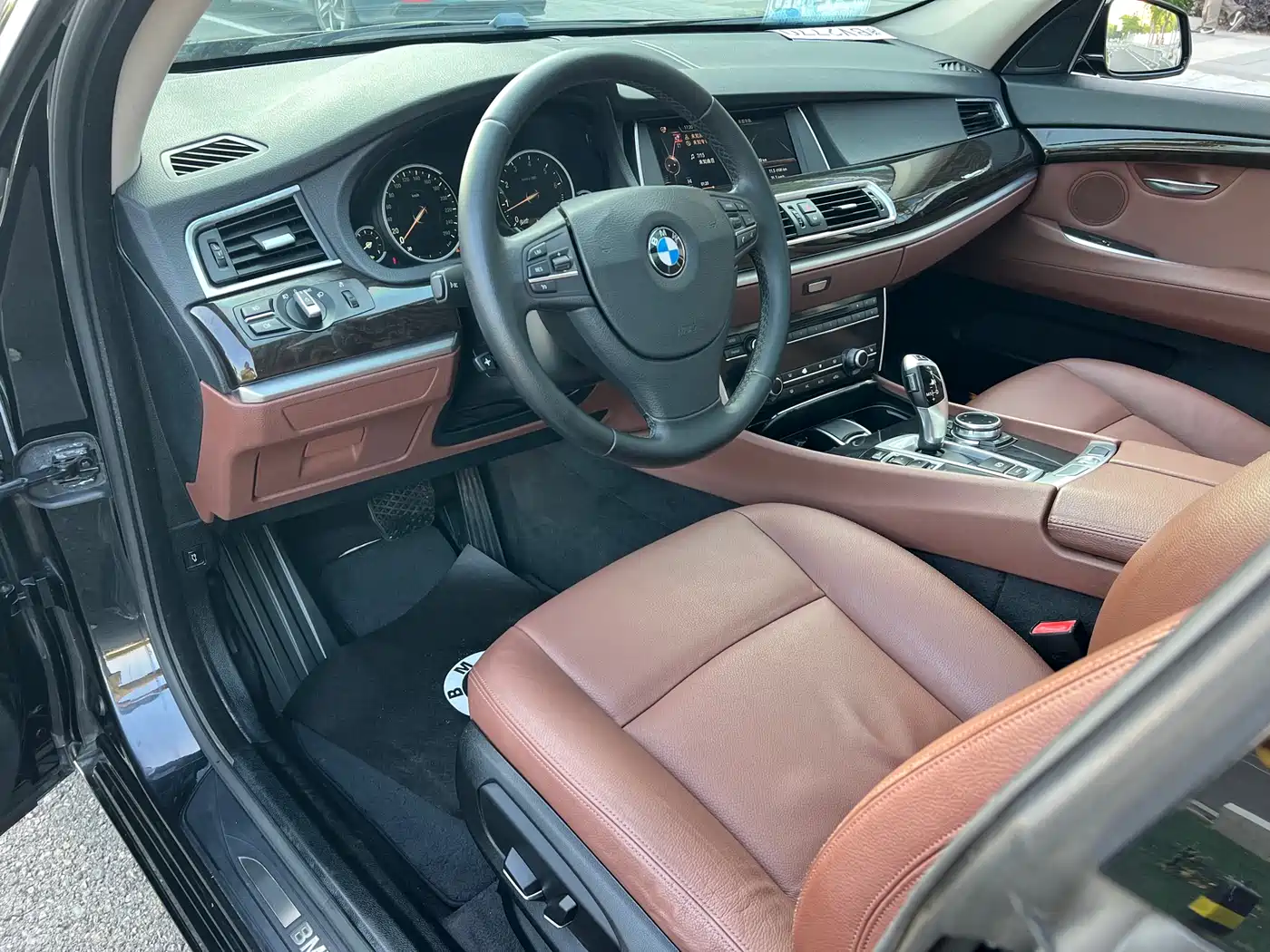 BMW 5 Series GT 2014 528i Leading фото 5
