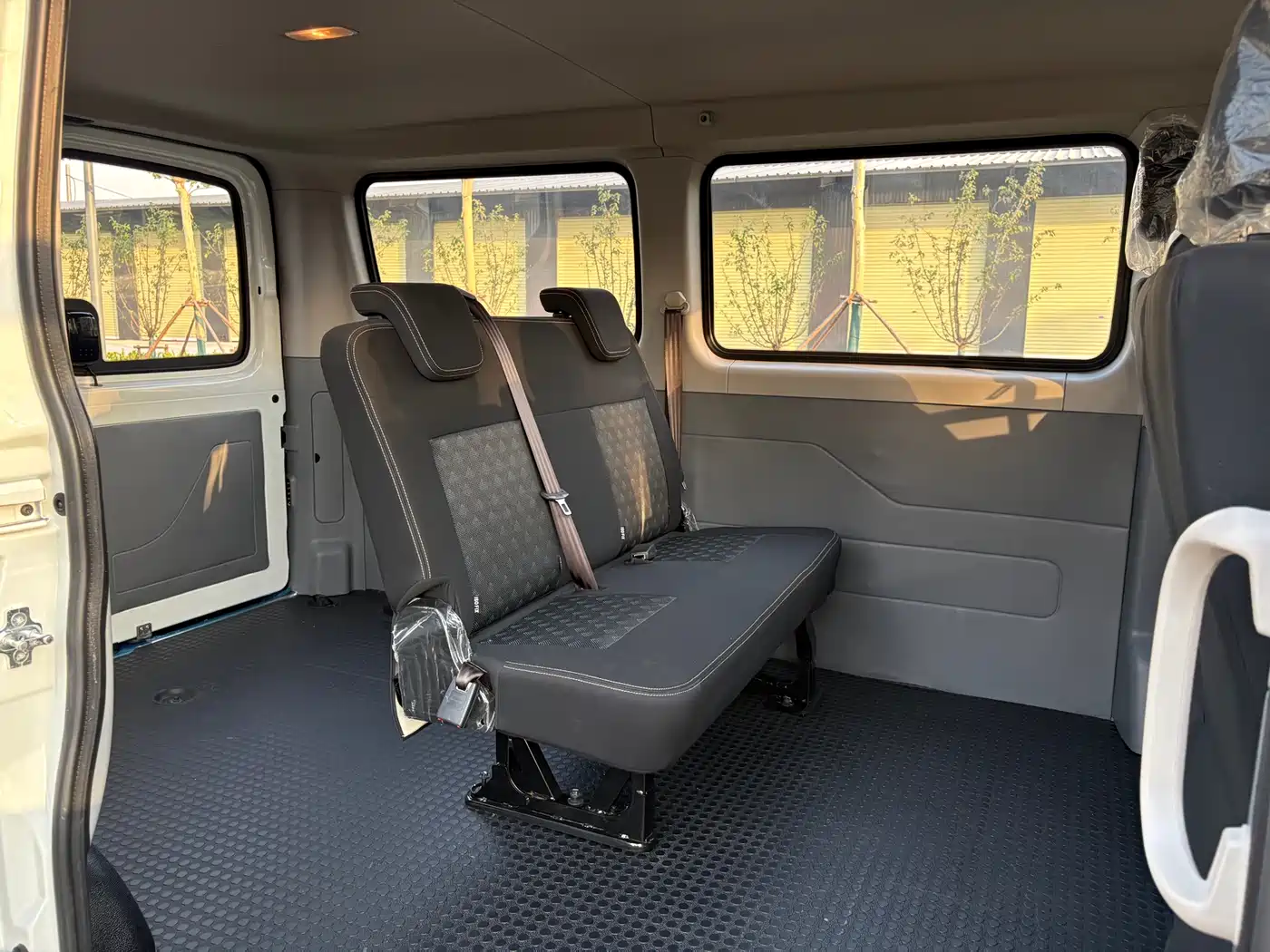 SAIC Maxus Xintu V80 2025 PRO Aoyun Express 2.0T Automatic Short Wheelbase Ultra-low Roof 5/6-Seater фото 7