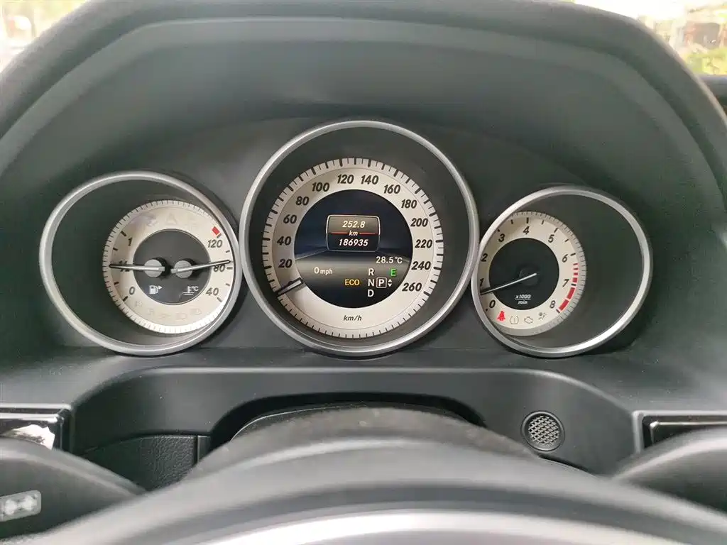 Mercedes-Benz E-Class 2015 E 260 L Sport фото 5