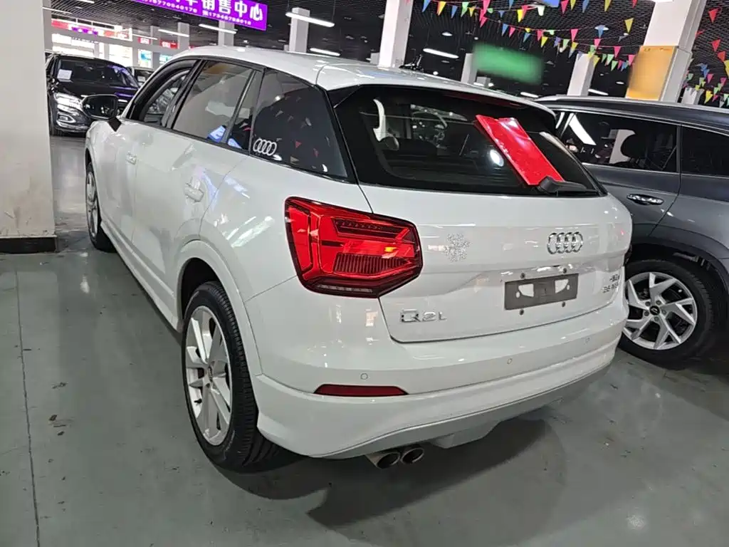 Photo 5 - Audi Q2L