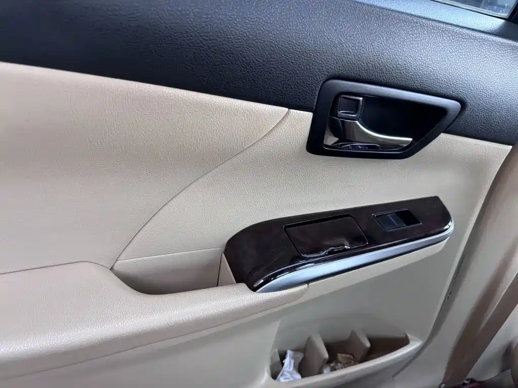 Photo 12 - Toyota Camry