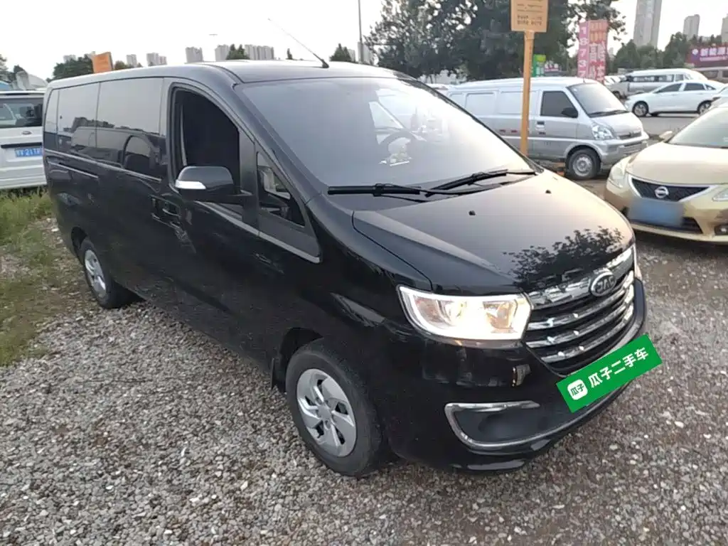 JAC Refine M3 2025 2025 PLUS 1.8L Manual Comfort 9-seater
