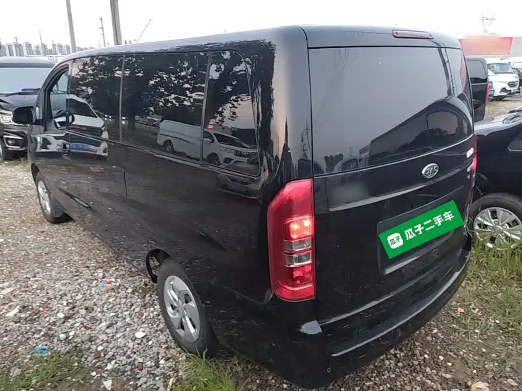 JAC Refine M3 2025 2025 PLUS 1.8L Manual Comfort 9-seater