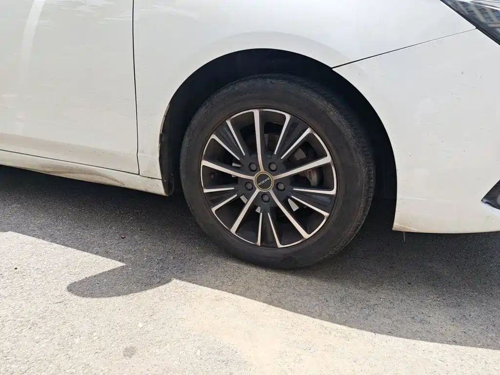 Фото 23 - Roewe i5