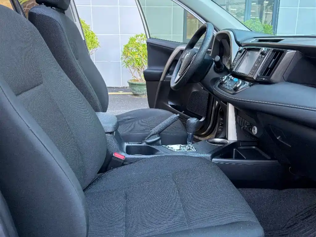Toyota RAV4 Rongfang 2015 2.0L CVT 2WD Trend Edition фото 6