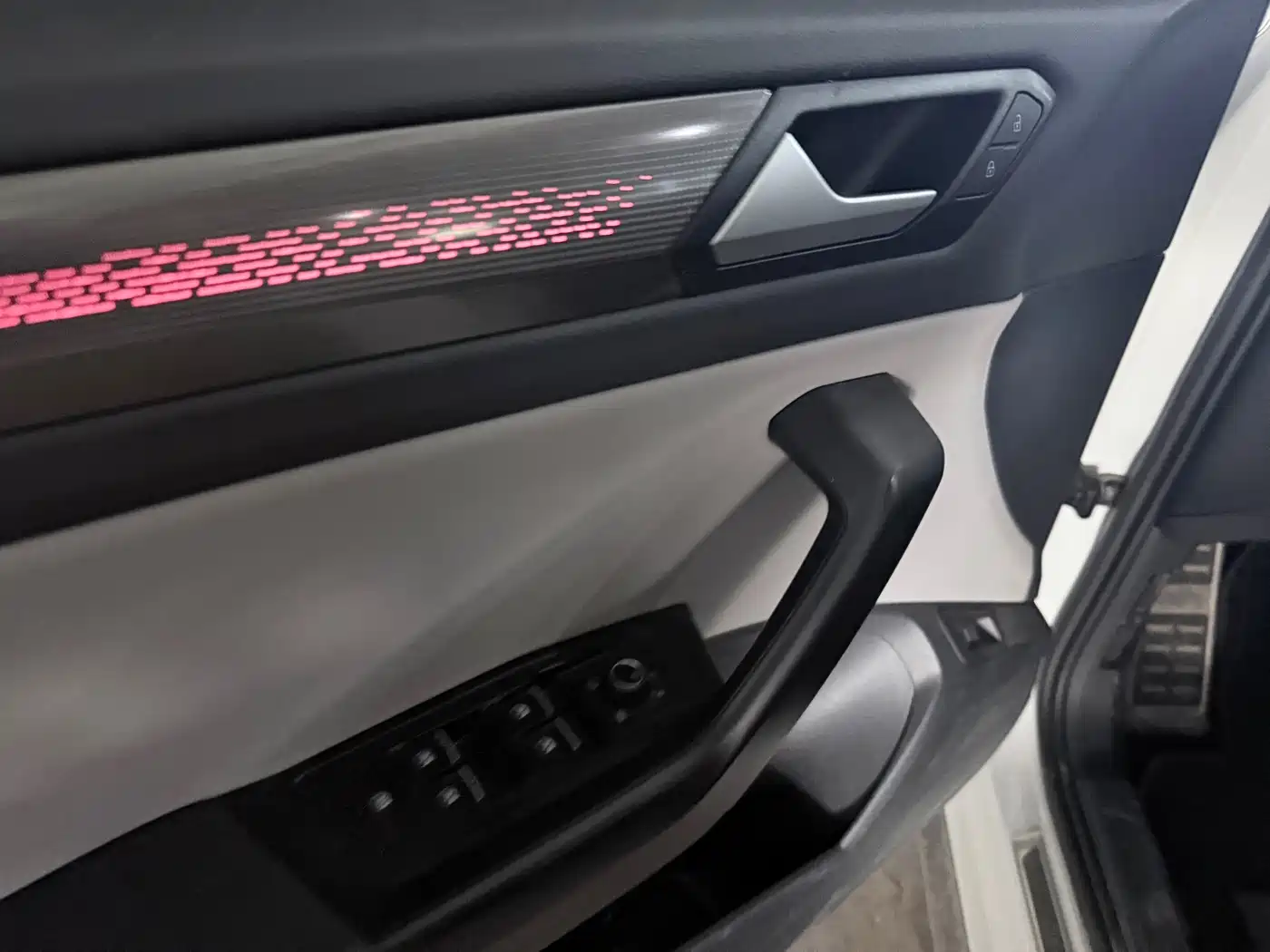 Volkswagen T-ROC 2023 300TSI DSG 2WD Dawn Edition фото 9