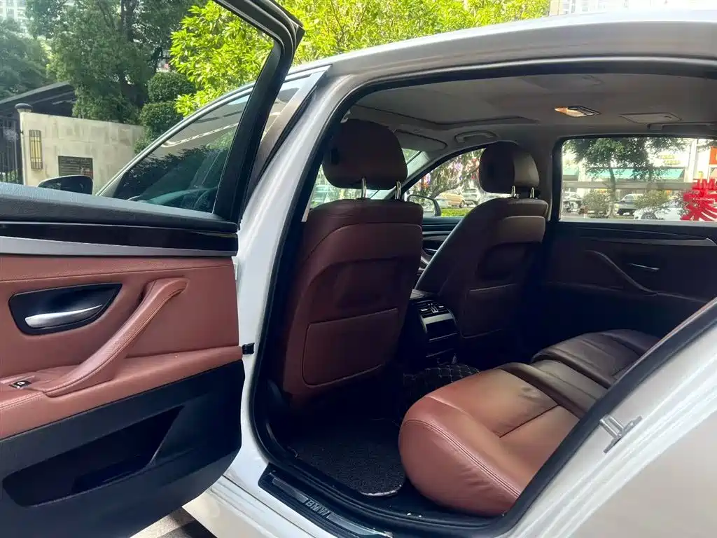 BMW 5 Series 2017 525Li Leading Edition фото 8