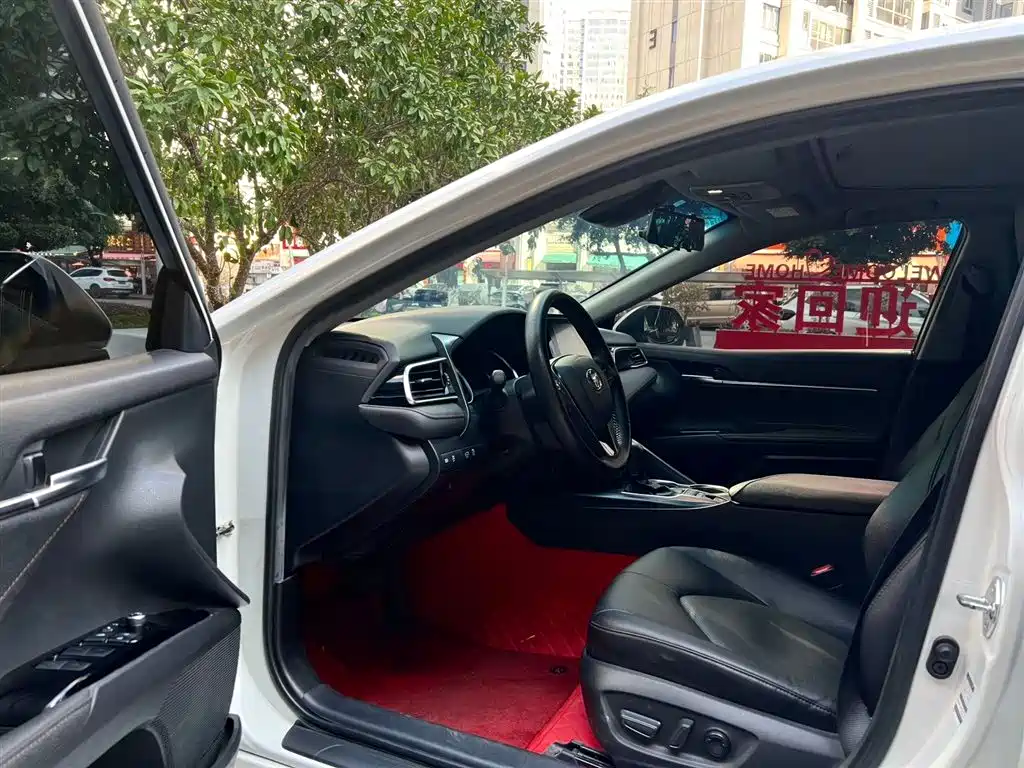 Toyota Camry 2021 Hybrid 2.5HGVP Leading Edition фото 9