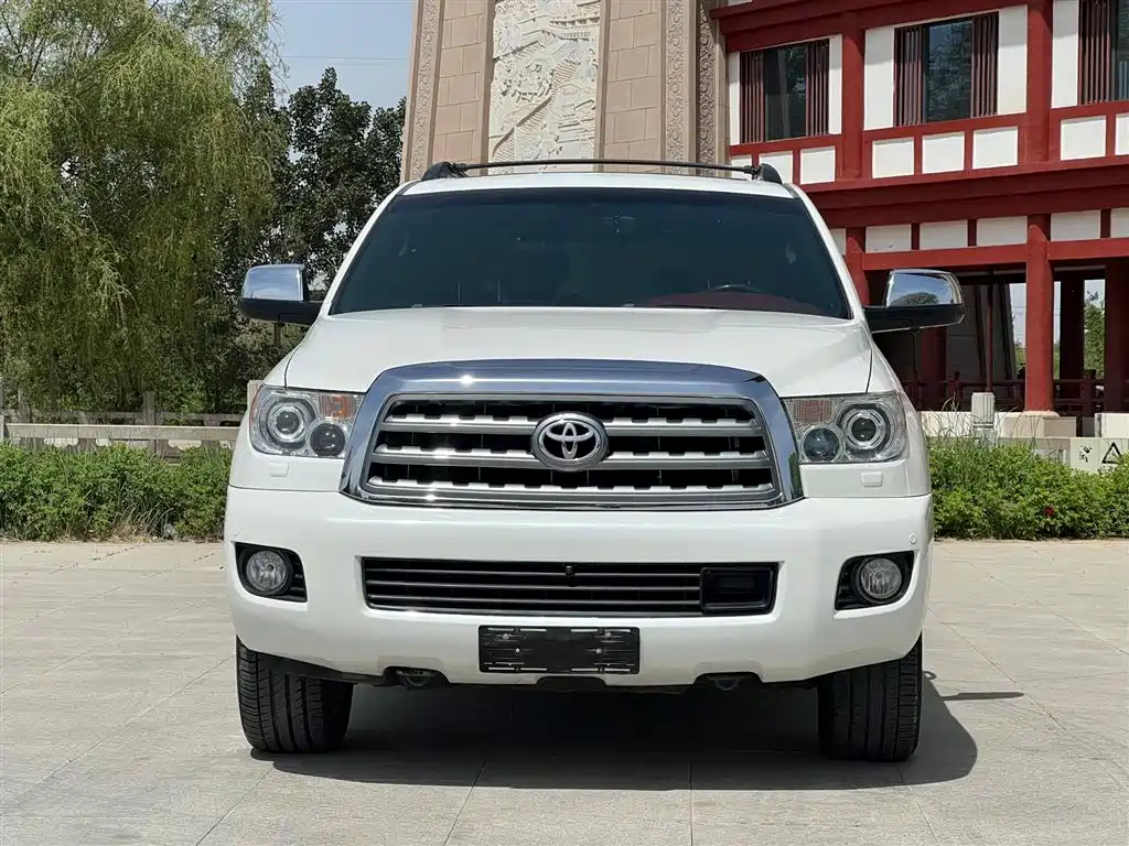 Toyota Sequoia 2010 5.7 Platinum Edition фото 2