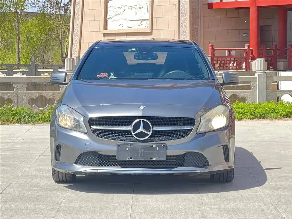 Mercedes-Benz A-Class (Import) 2017 A 180 фото 2
