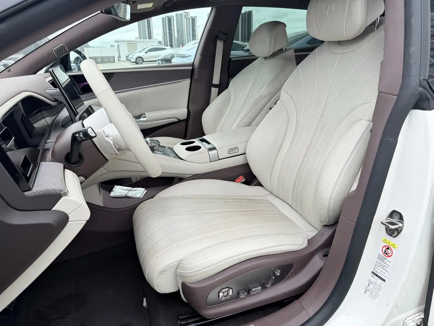 Photo 9 - Denza Z9GT