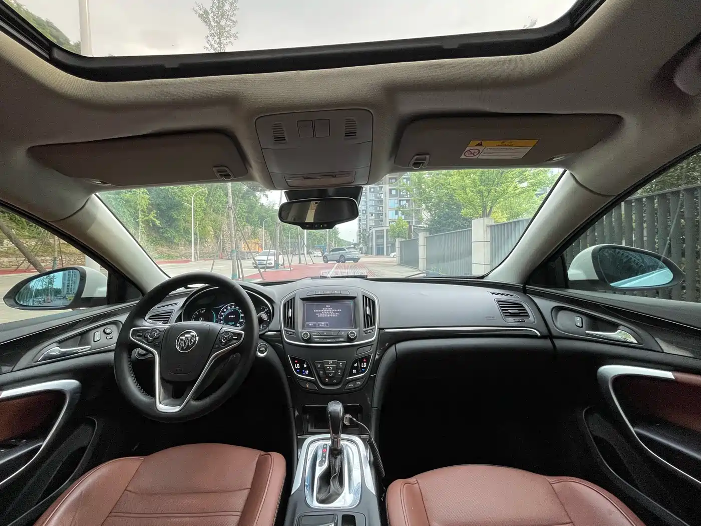 Photo 9 - Buick Regal