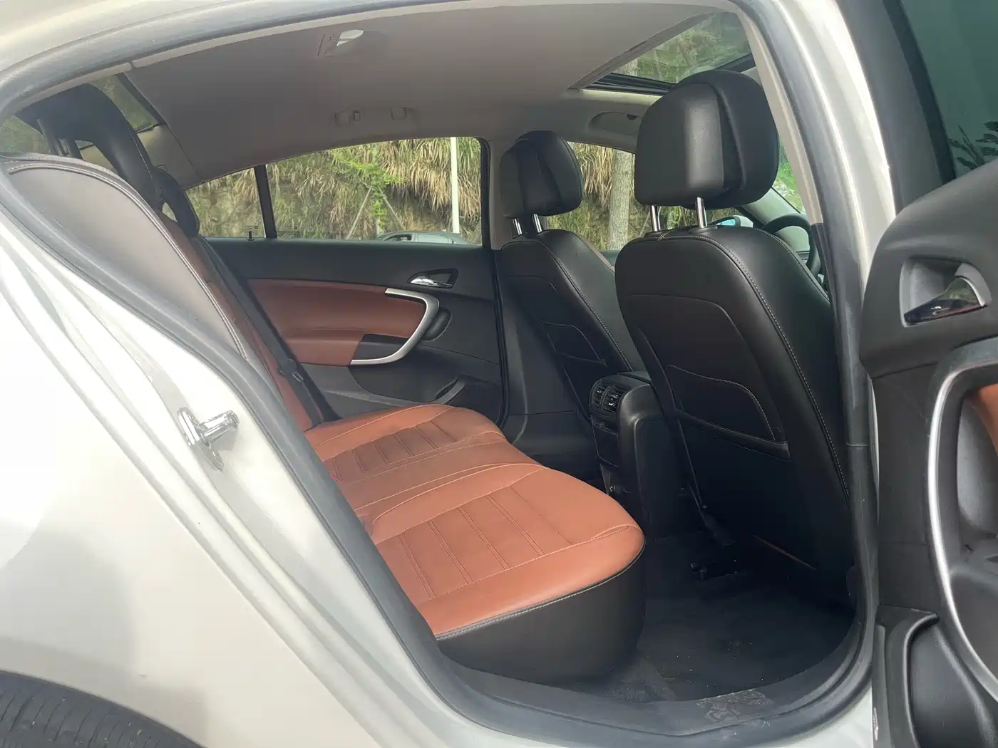 Photo 10 - Buick Regal