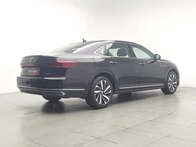 Volkswagen Passat 2022 330TSI Luxury Edition — фото 2