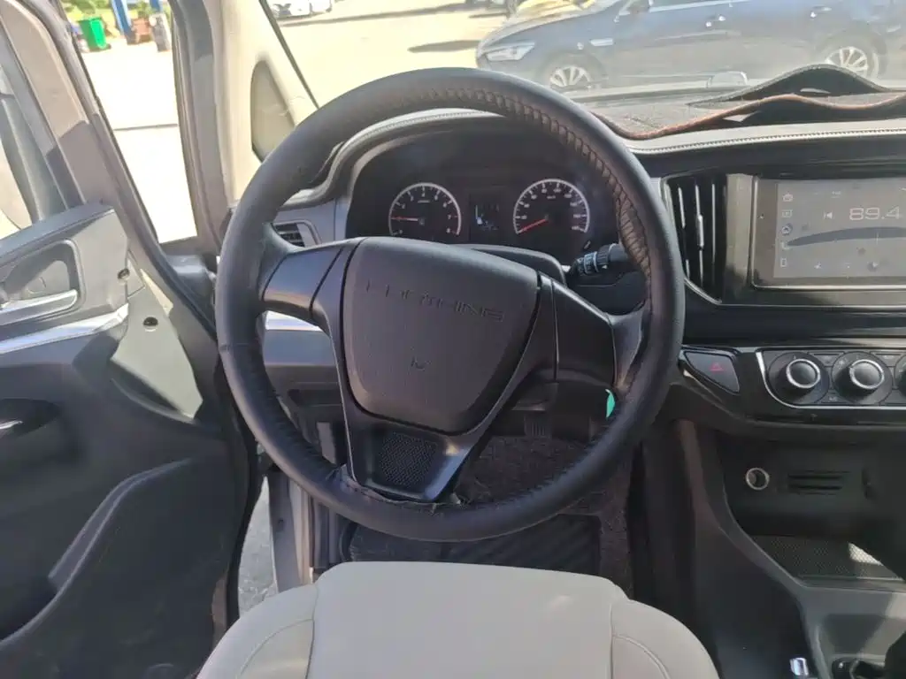 Dongfeng Fengxing Lingzhi 2025 2023 M5L 1.6L Basic 7-seater