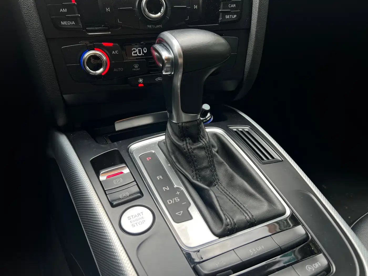 Фото 8 - Audi A4L
