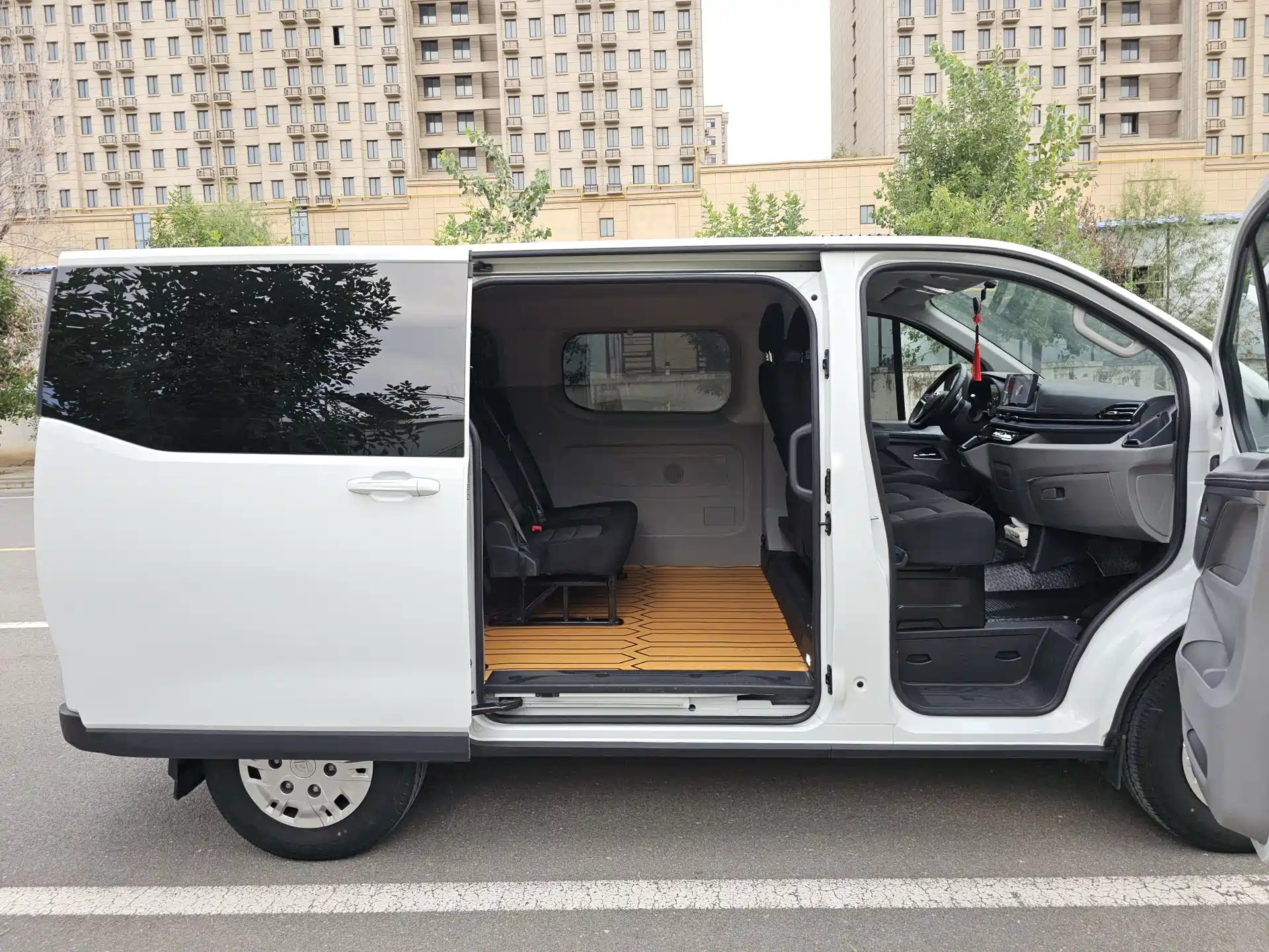 Photo 11 - Maxus Xintu V70