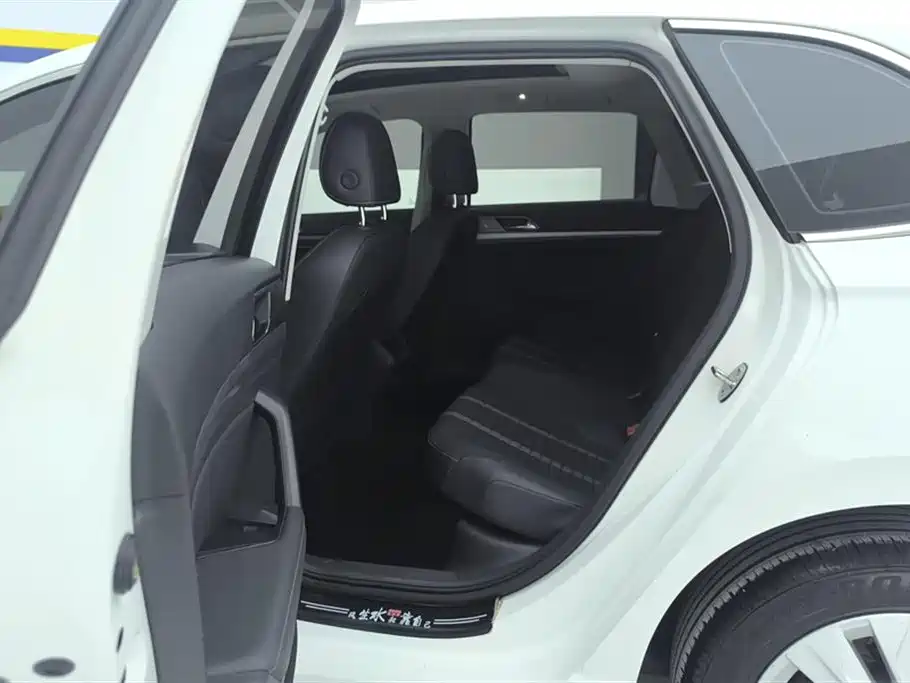 Volkswagen Lavida 2018 Hatchback 200TSI DSG Comfort Edition China V фото 11