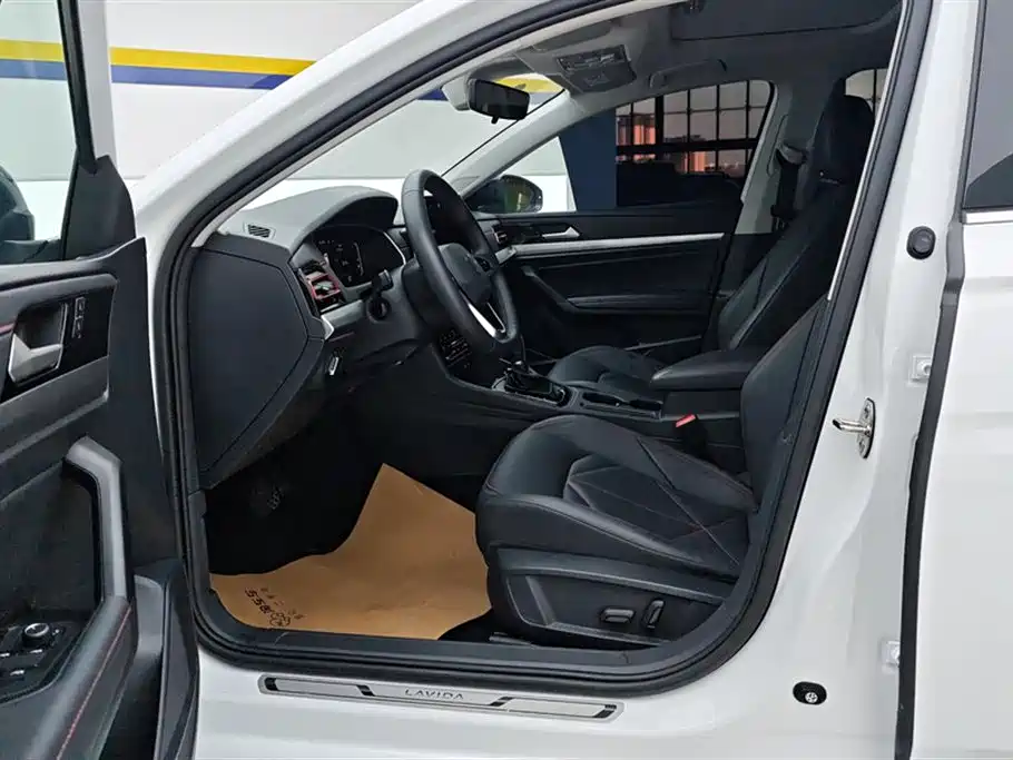 Volkswagen Lavida 2024 Model 300TSI DSG Starlight Leading Edition фото 9