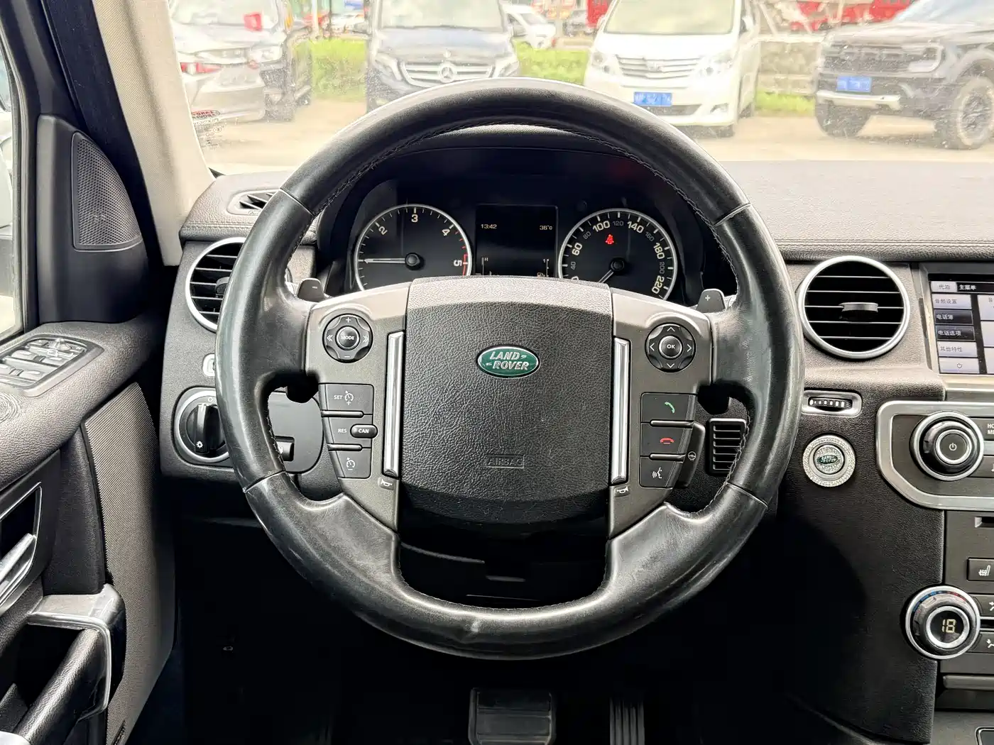 Land Rover Discovery 2013 3.0 SDV6 HSE Diesel фото 10