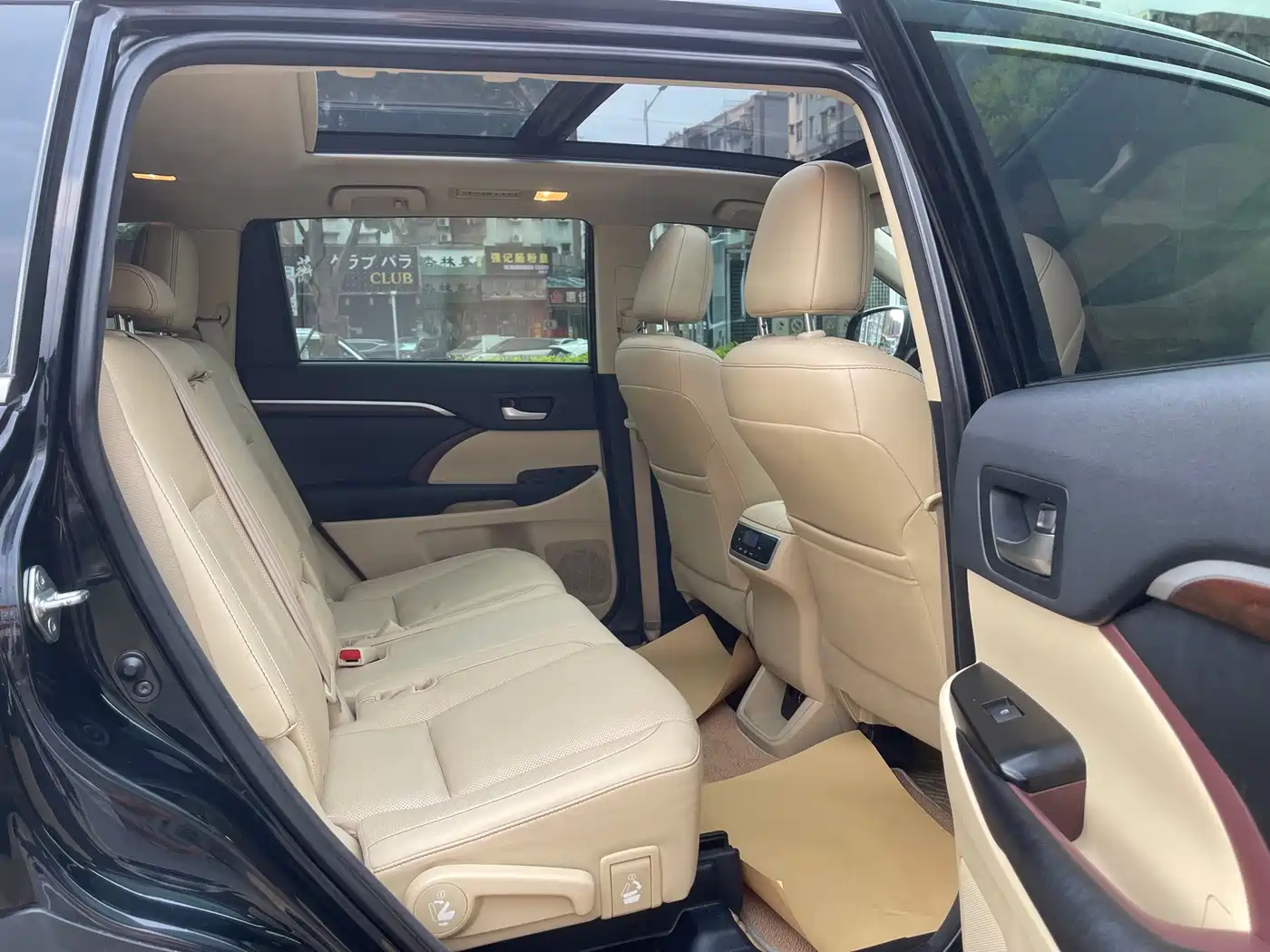 Photo 13 - Toyota Highlander