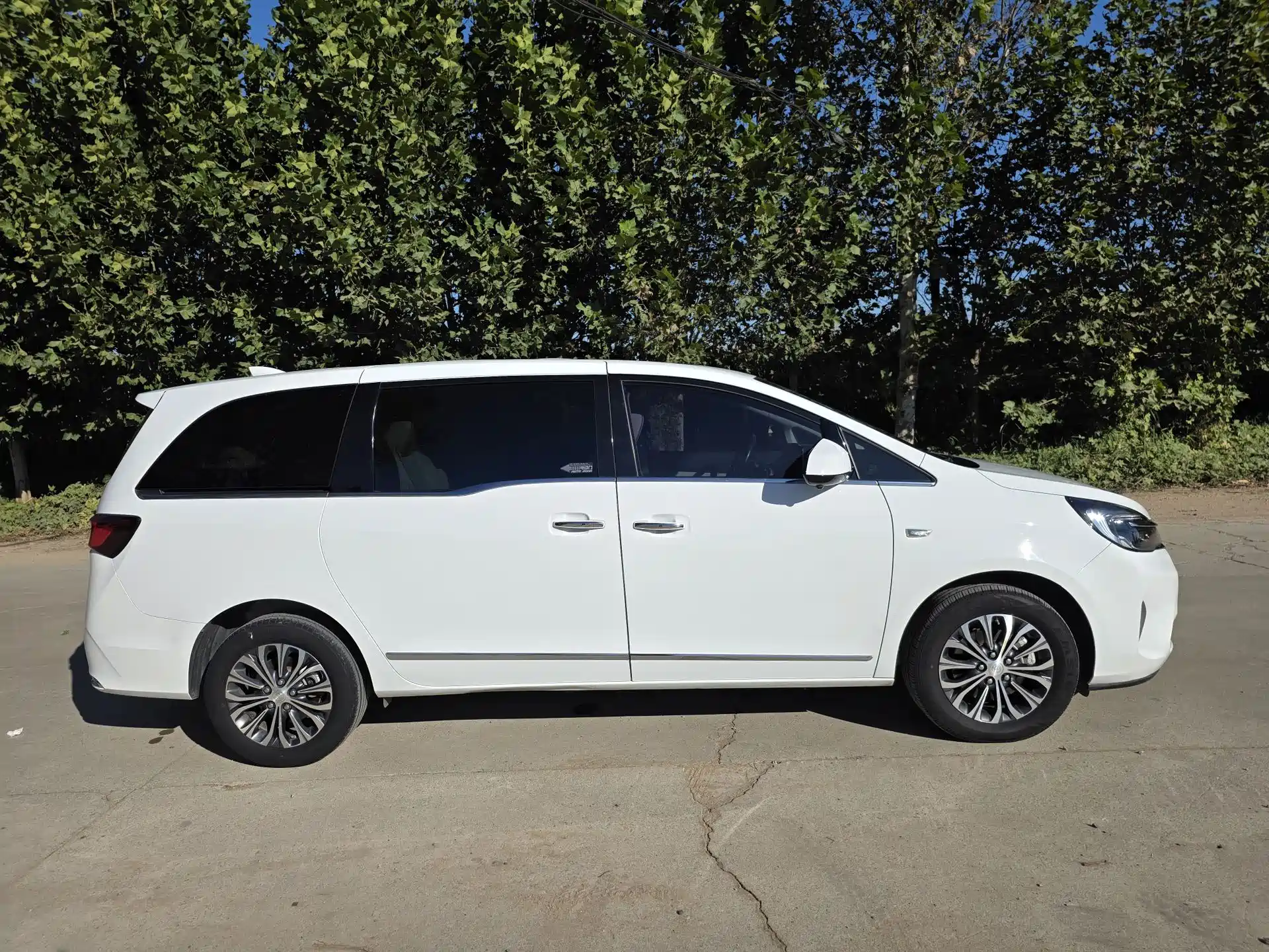 Photo 4 - Buick GL8