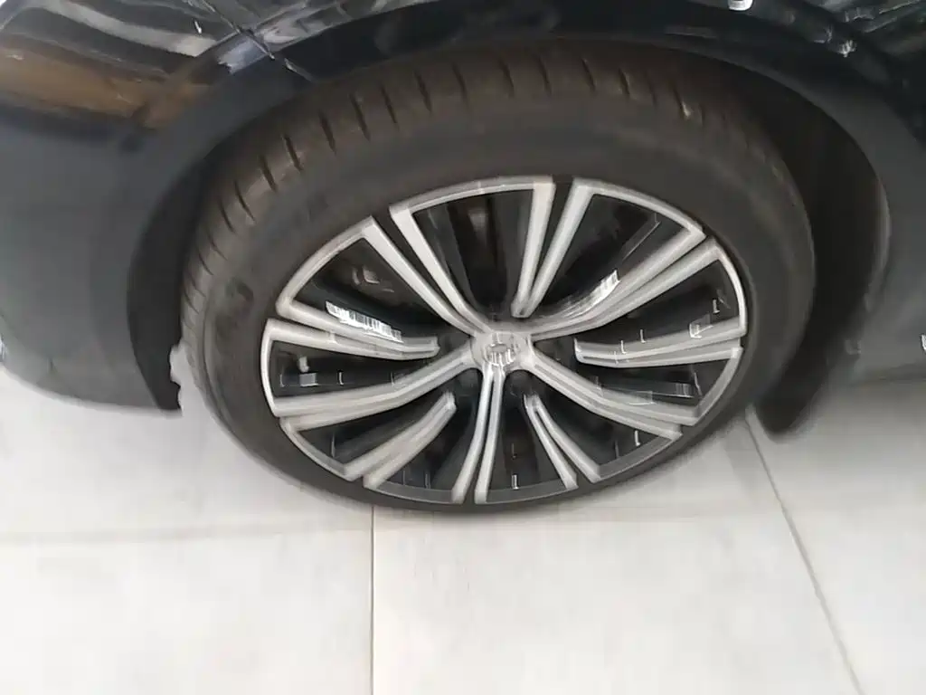 Фото 23 - Volvo S90