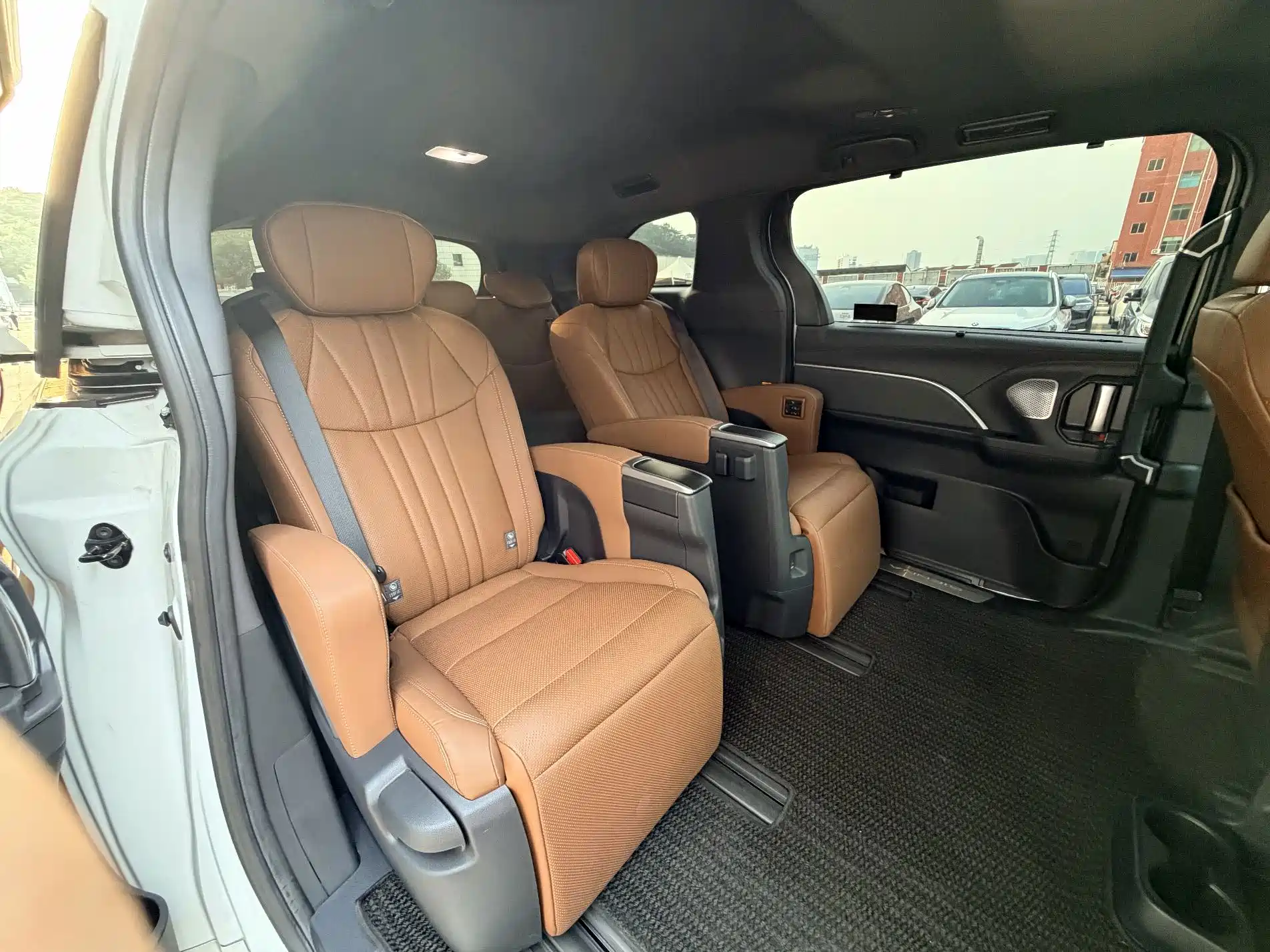 Фото 12 - Toyota Sienna