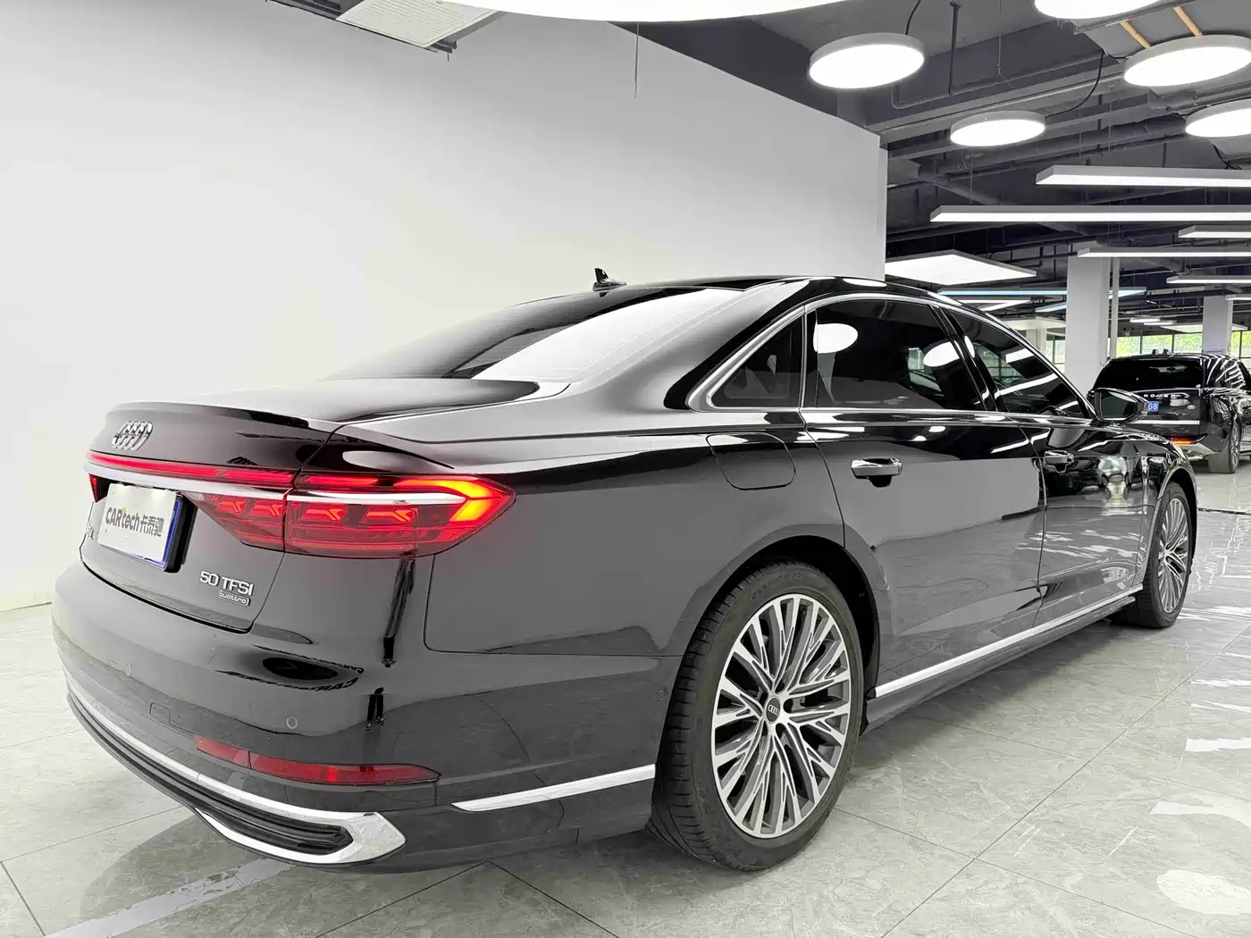 Audi A8 2023 A8L 50 TFSI quattro Exclusive фото 6