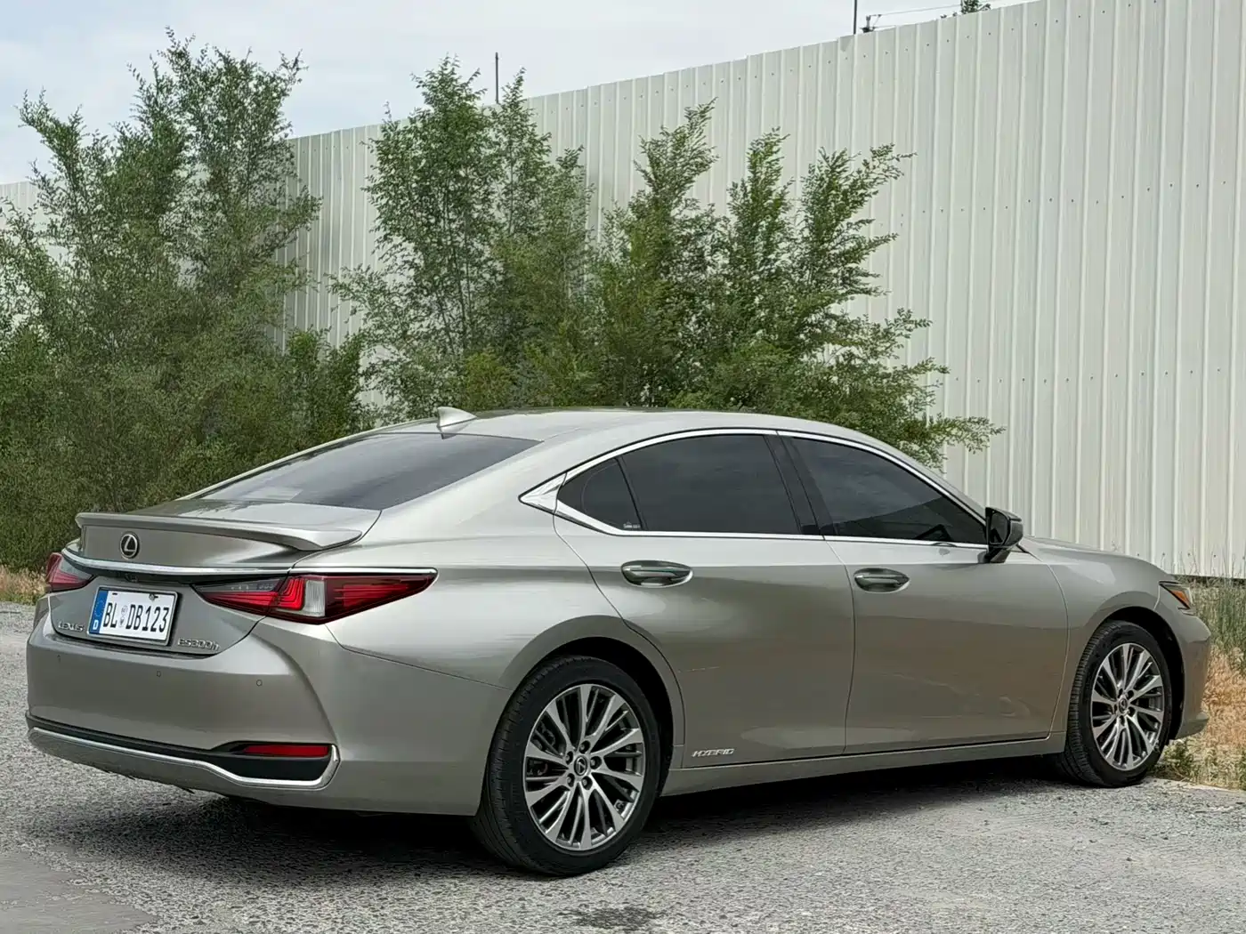 Photo 9 - Lexus ES