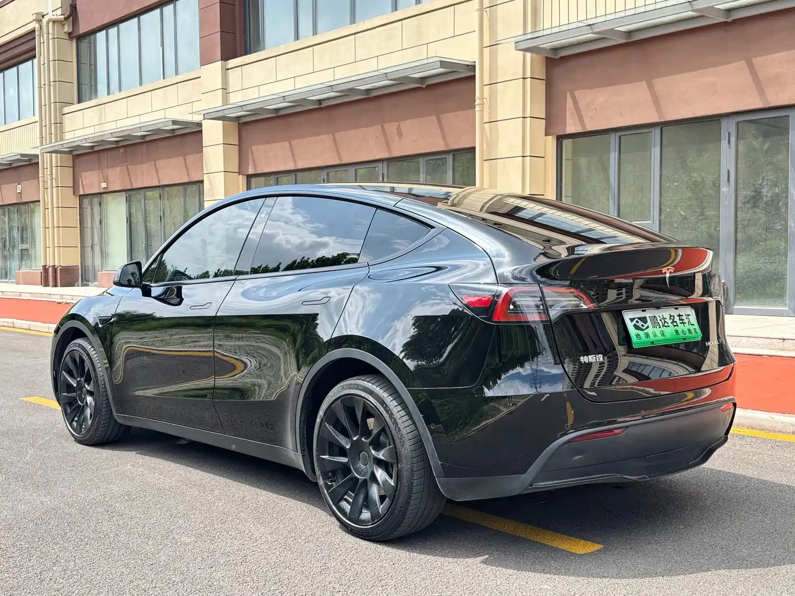 Фото 9 - Tesla Model Y