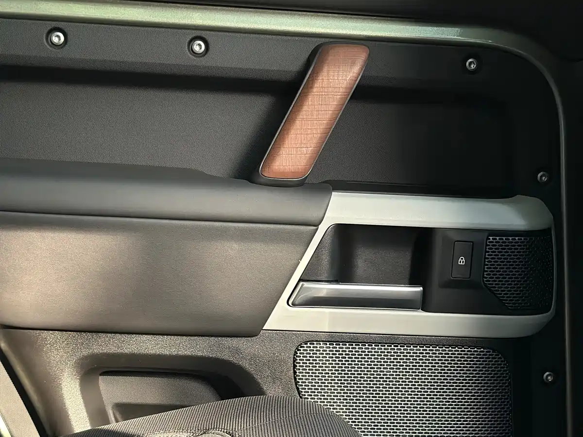 Land Rover Defender 2023 Facelift 110 3.0T P400 X-DYNAMIC HSE фото 27