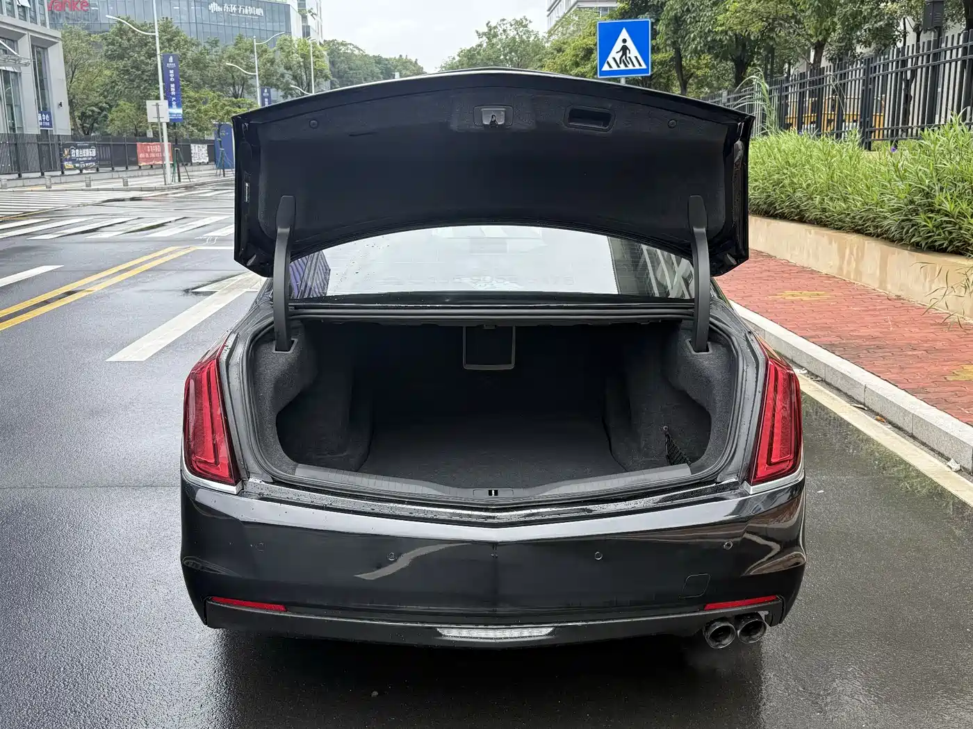Photo 17 - Cadillac CT6